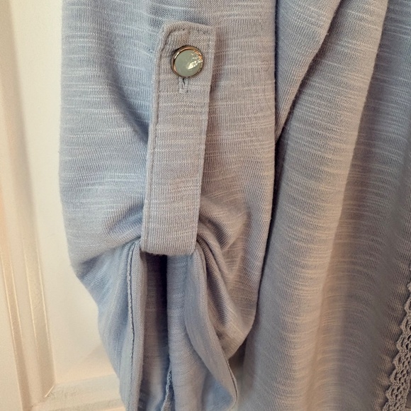 Womens Buttondown Shirt, Size M, Light Blue, Excellent Condition - Picture 4 of 11